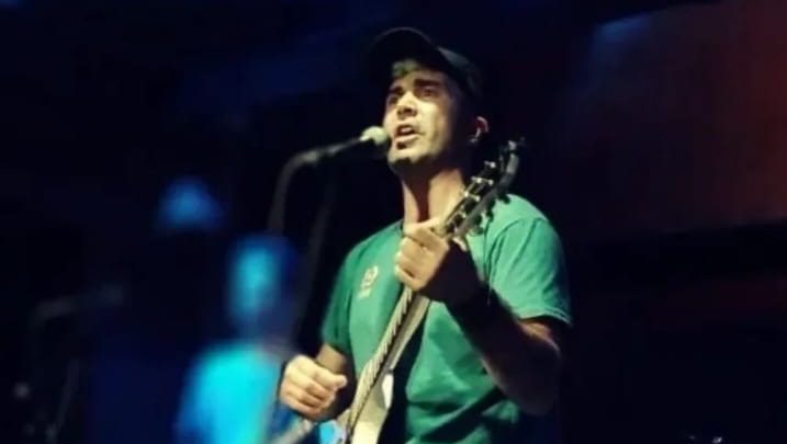 Mauro (voz y armónica)