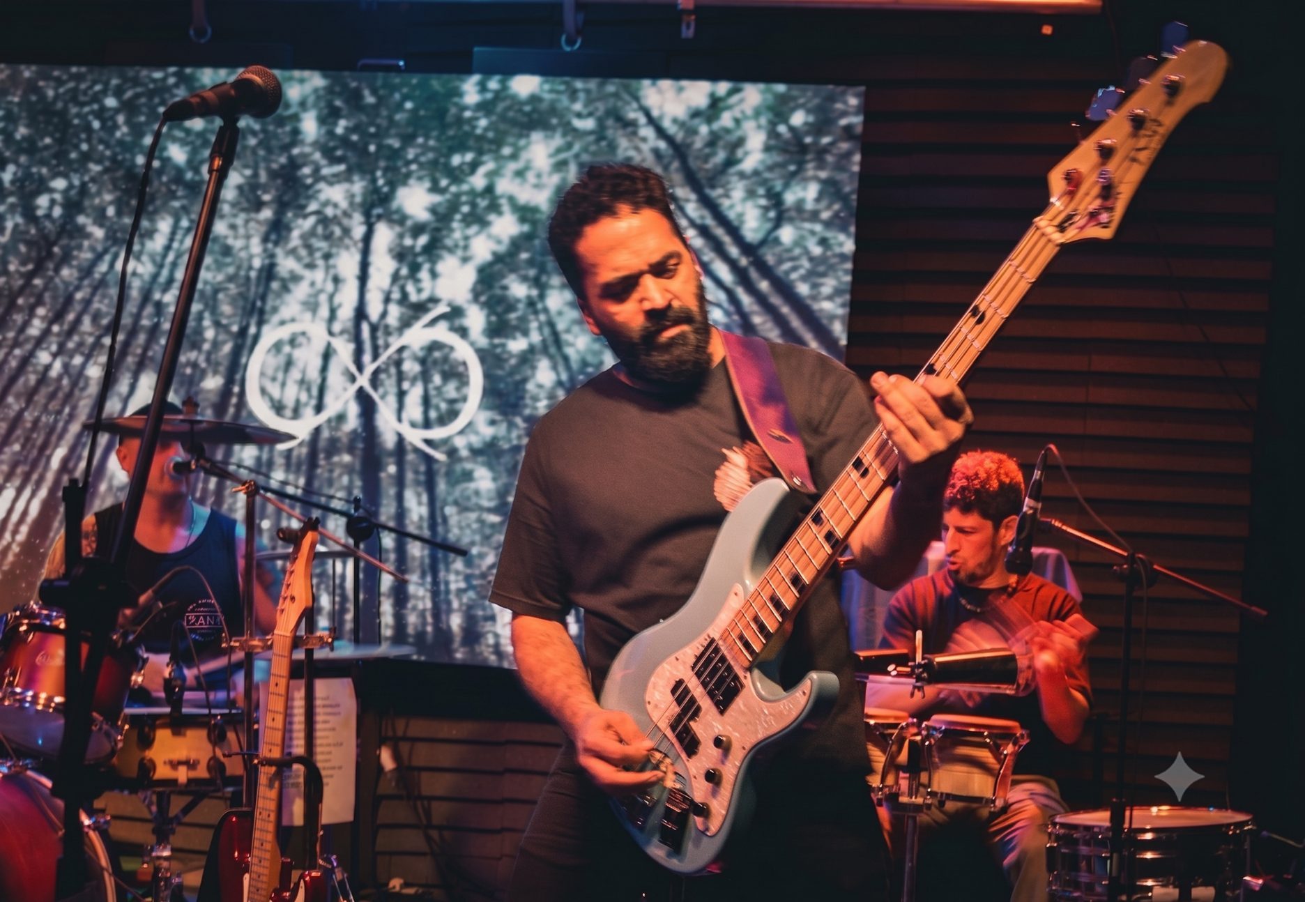 Fer "Brother" (bajo y coros)