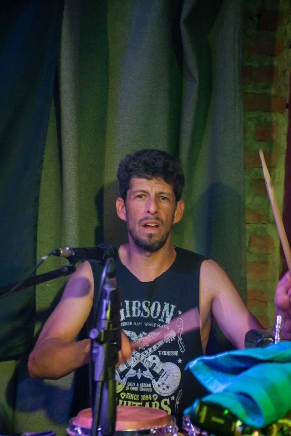 Sergio (Percusión y coros)