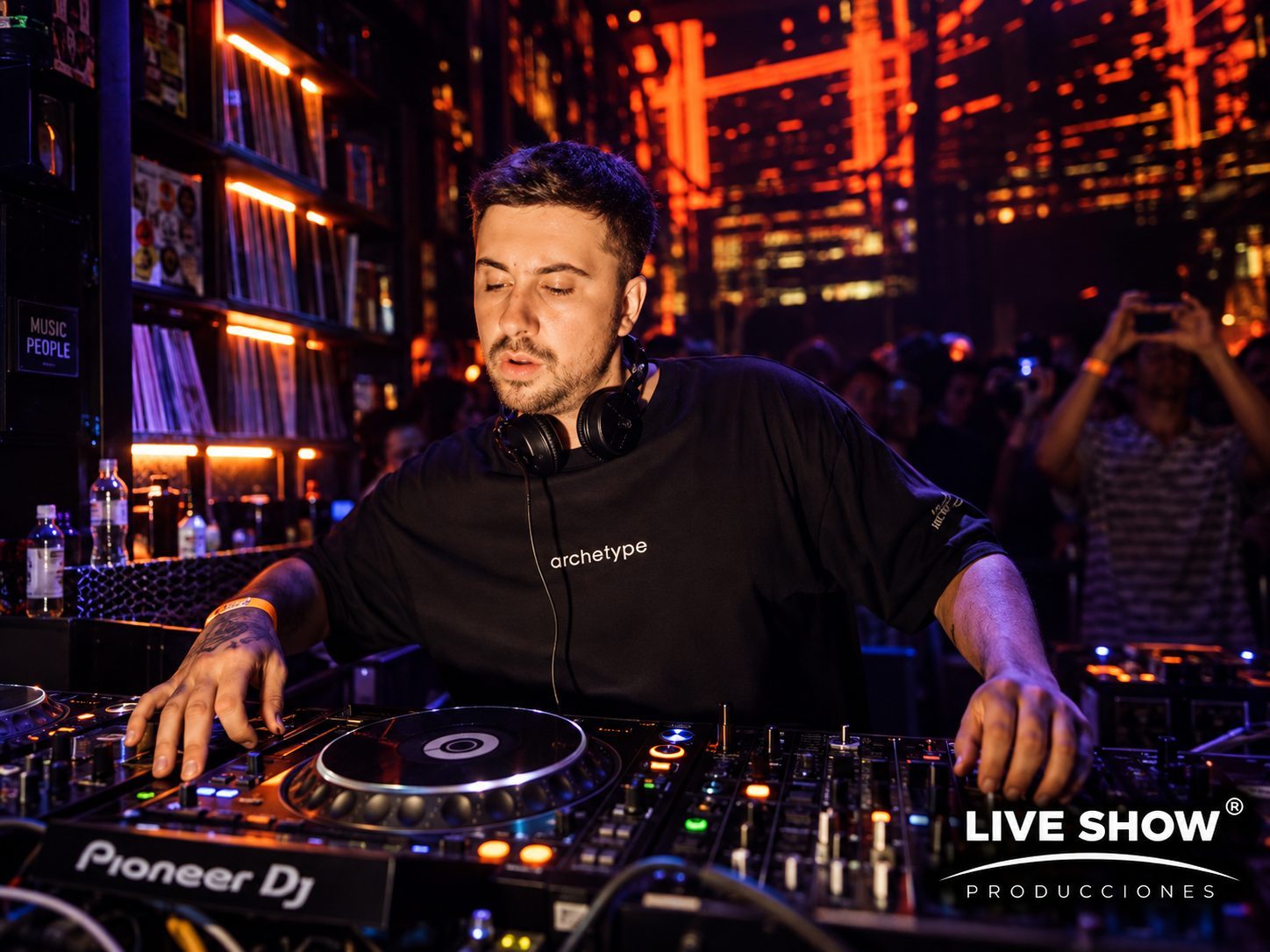 VALDOVINOS DJ